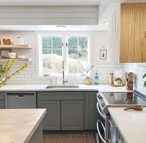 Iced White quartz kitchen countertops